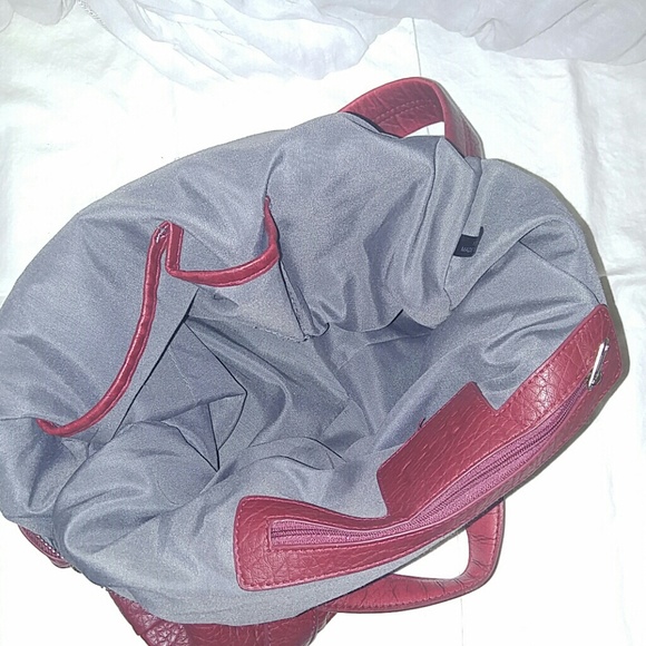 Red R+J purse - Picture 3 of 5